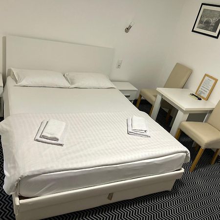 Pansion Kipovi Bed & Breakfast Tuzla Bagian luar foto