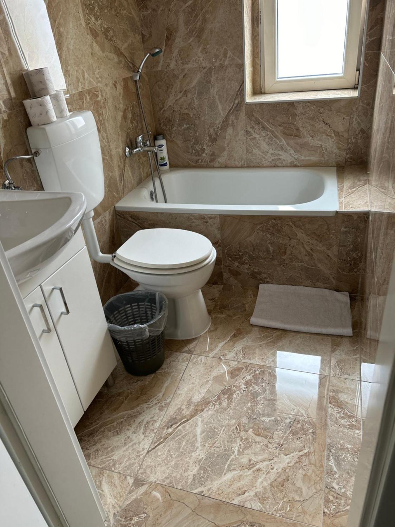 Pansion Kipovi Bed & Breakfast Tuzla Bagian luar foto