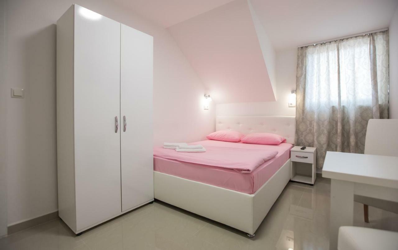 Pansion Kipovi Bed & Breakfast Tuzla Bagian luar foto