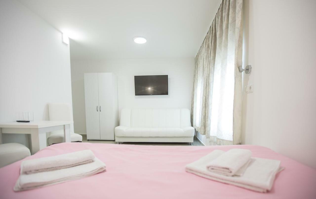 Pansion Kipovi Bed & Breakfast Tuzla Bagian luar foto