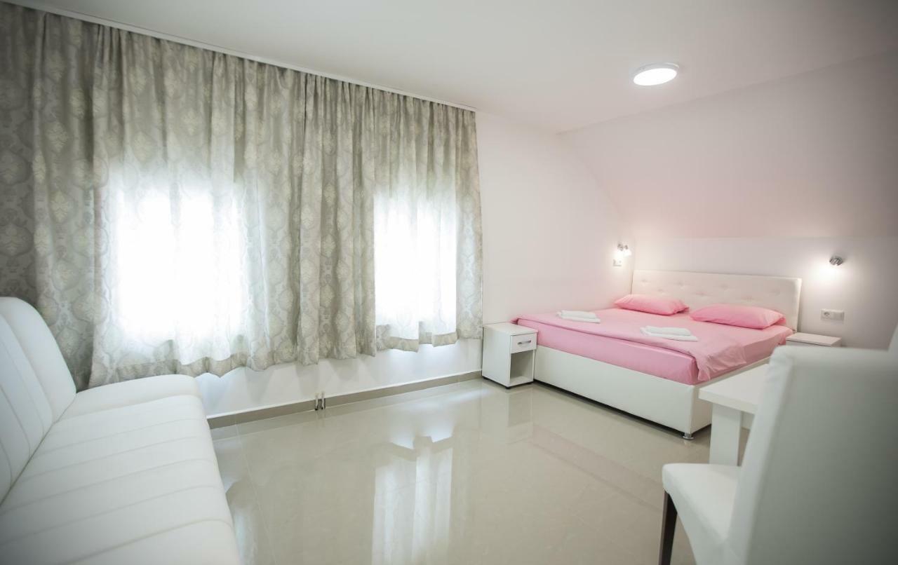 Pansion Kipovi Bed & Breakfast Tuzla Bagian luar foto