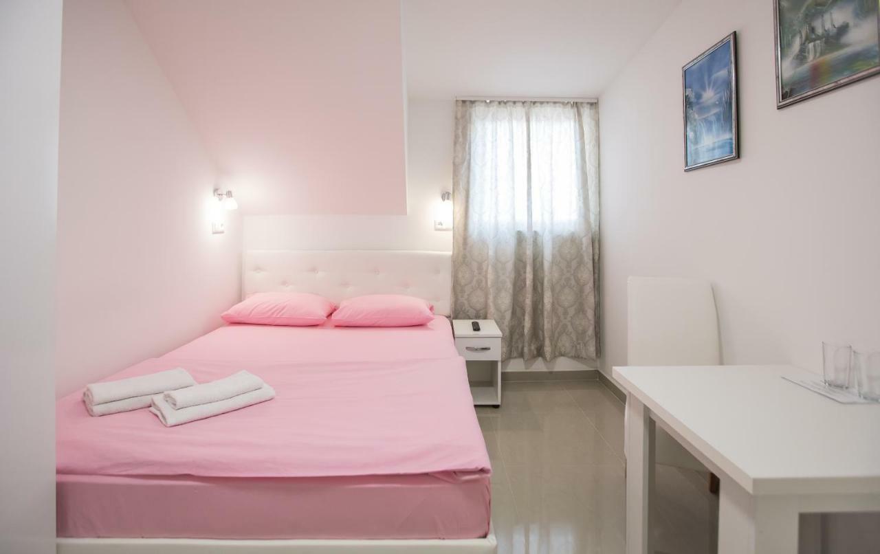Pansion Kipovi Bed & Breakfast Tuzla Bagian luar foto