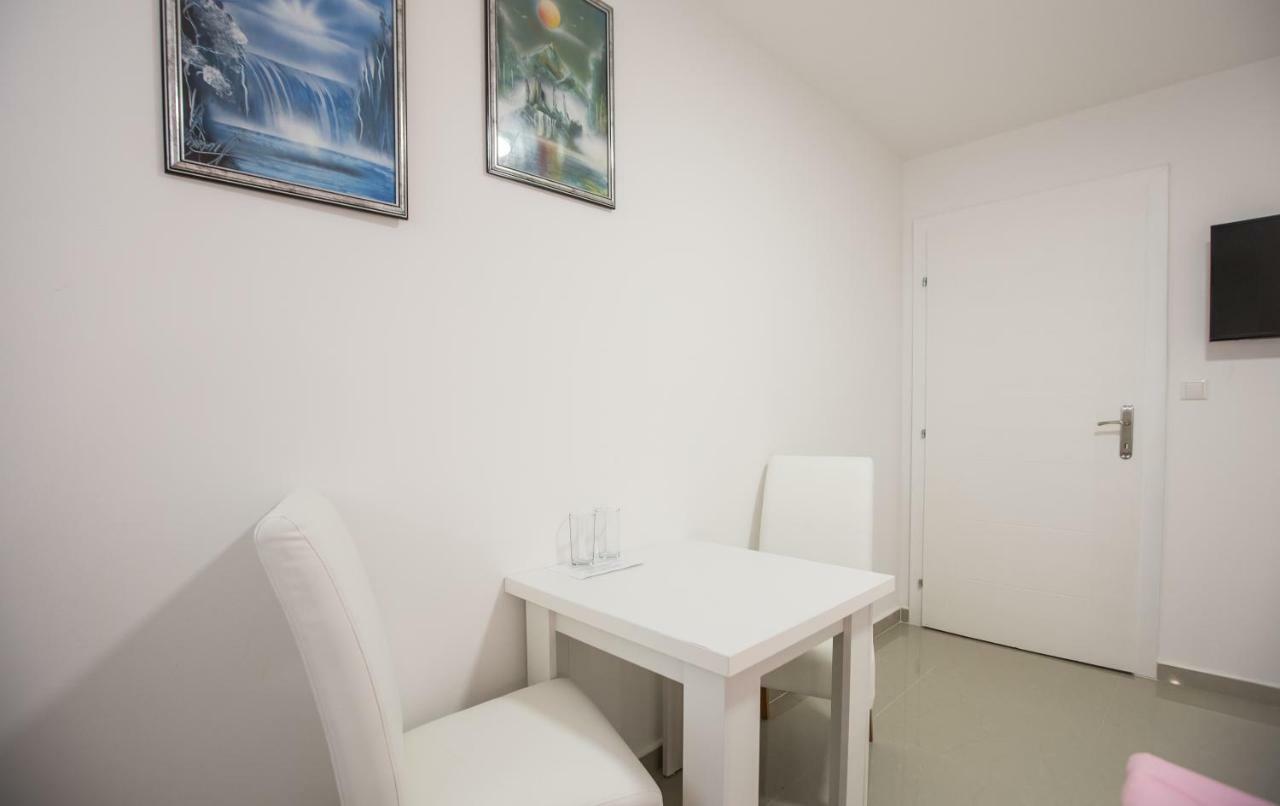 Pansion Kipovi Bed & Breakfast Tuzla Bagian luar foto