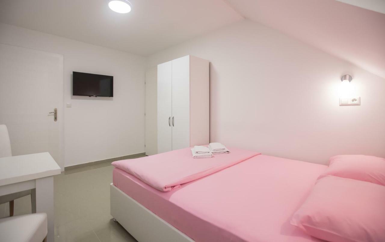 Pansion Kipovi Bed & Breakfast Tuzla Bagian luar foto
