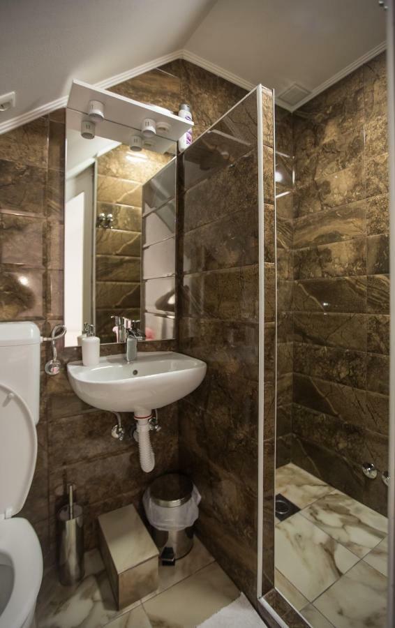 Pansion Kipovi Bed & Breakfast Tuzla Bagian luar foto