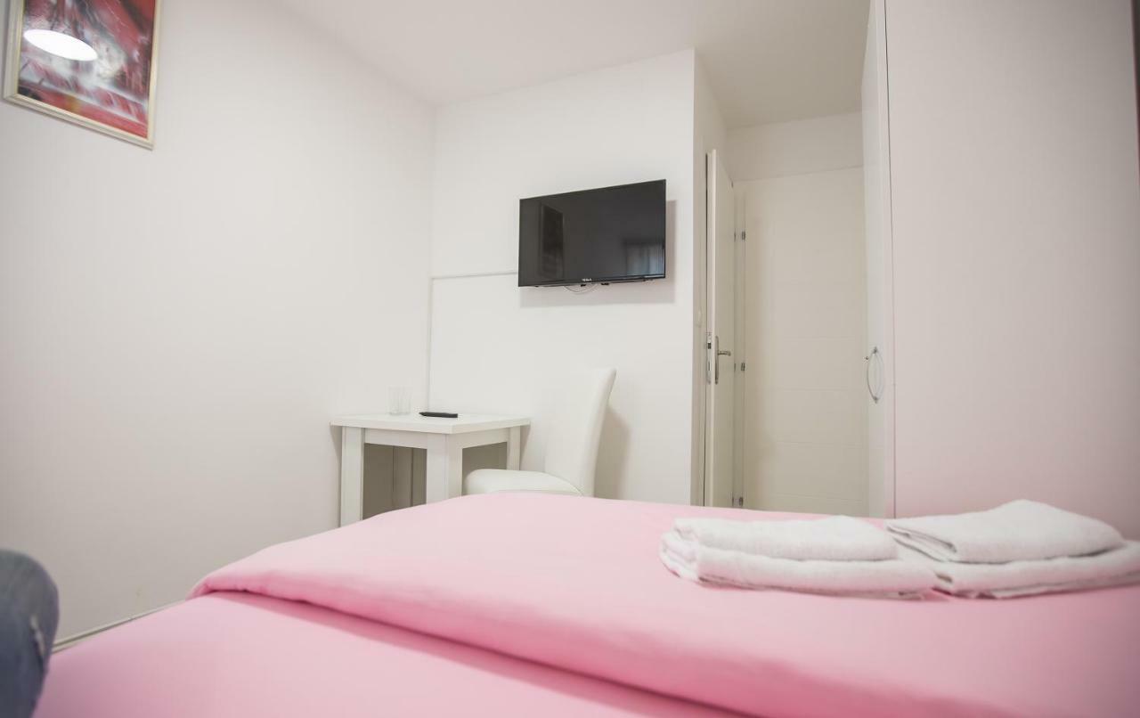 Pansion Kipovi Bed & Breakfast Tuzla Bagian luar foto