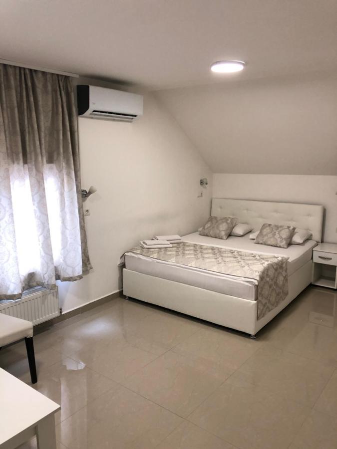 Pansion Kipovi Bed & Breakfast Tuzla Bagian luar foto